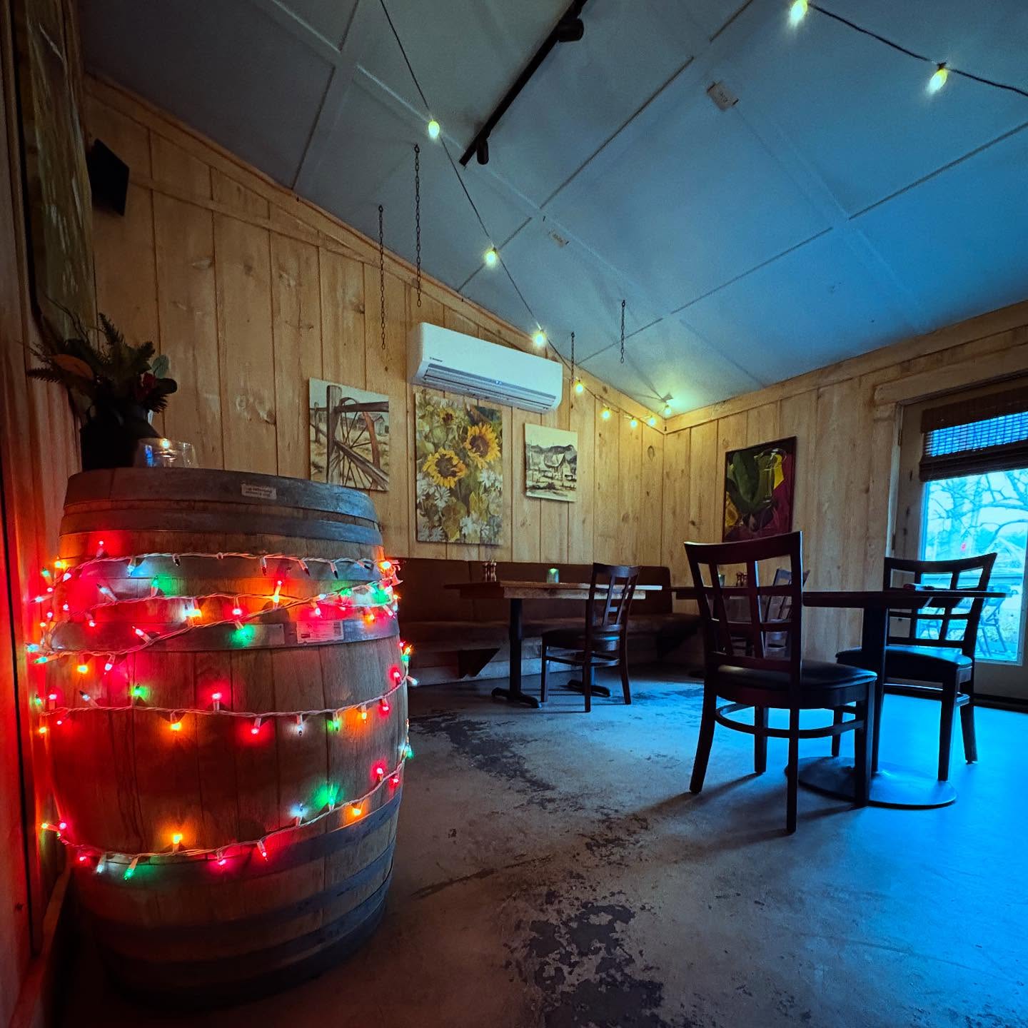 Rustic mountain dining atmosphere