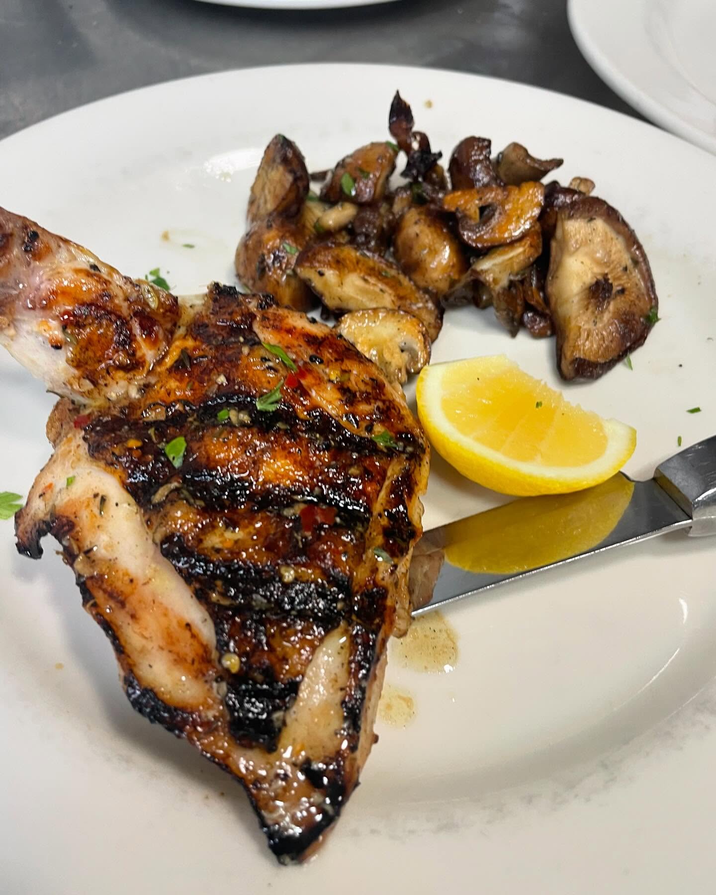 Grilled chicken with sautéed mushrooms